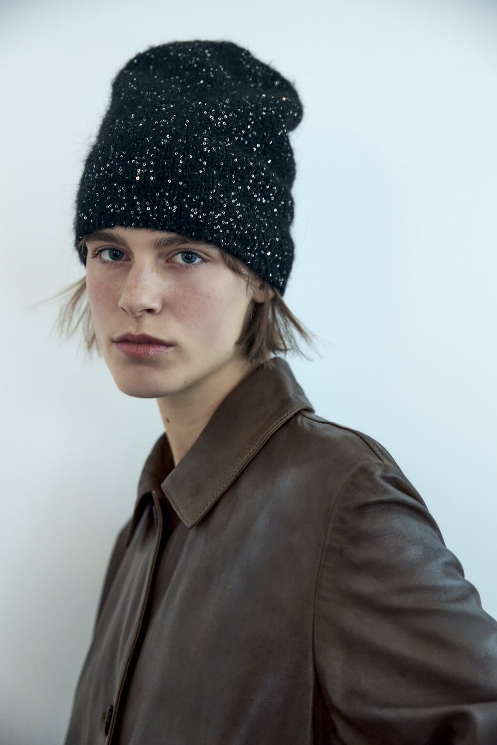 

Шапка с блестками ZARA, черный