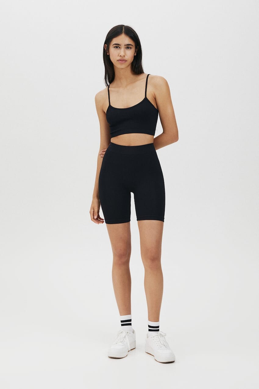 

Комплект из топа в рубчик и велосипедных шорт Pull&Bear, черный
