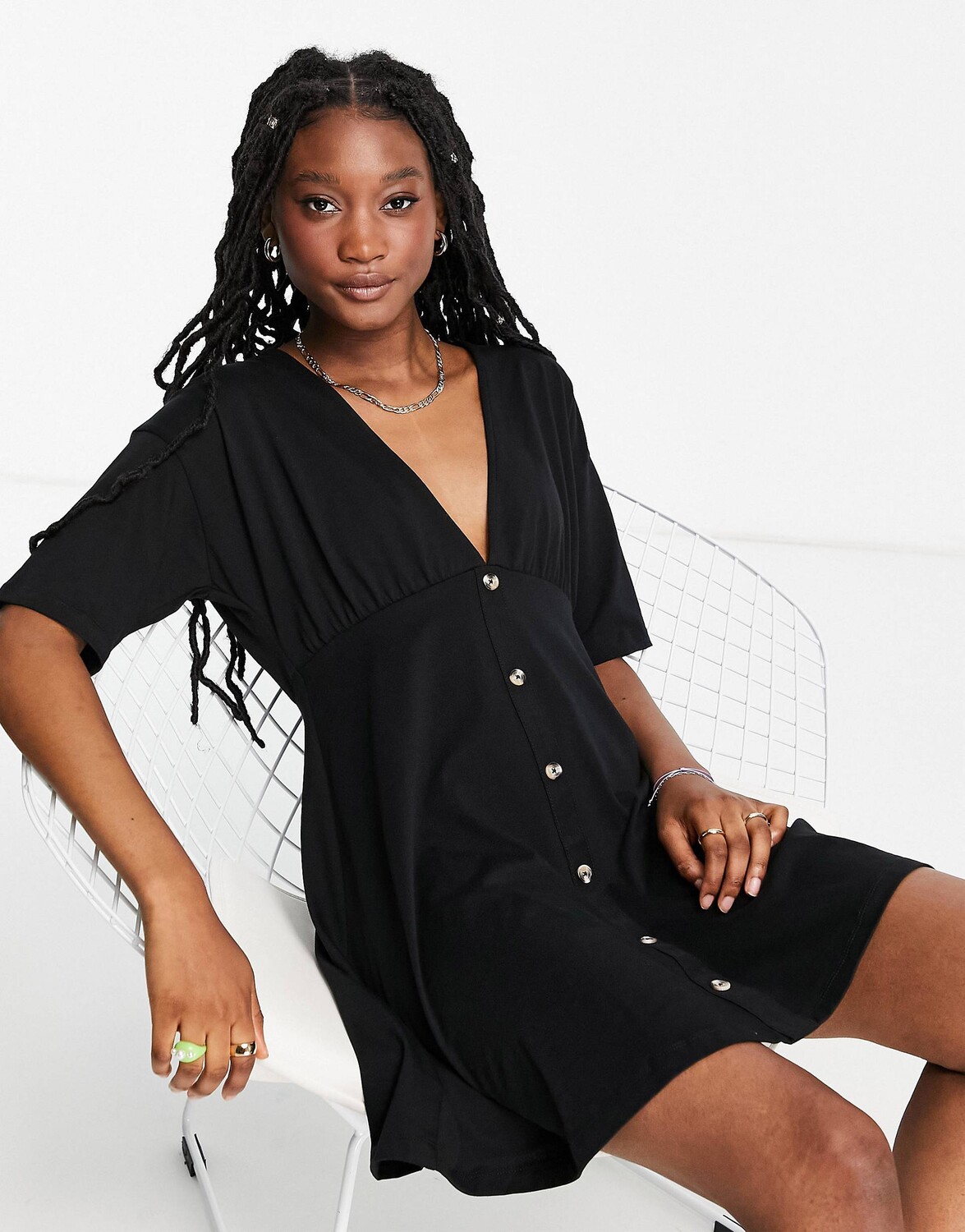 

Черное чайное платье с роговыми пуговицами ASOS DESIGN