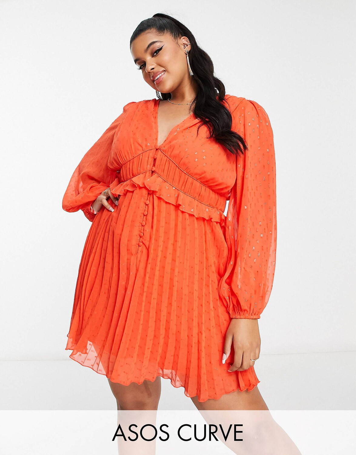 

Металлизированное плиссированное мини-платье ASOS DESIGN Curve с пуговицами и рюшами на талии