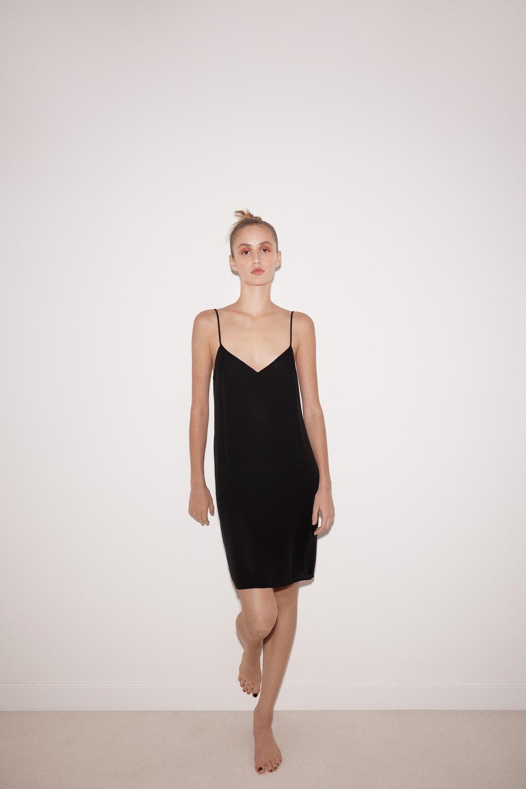 Короткое платье-комбинация ZARA, черный платье короткое с принтом и v образным вырезом erika 3 l черный