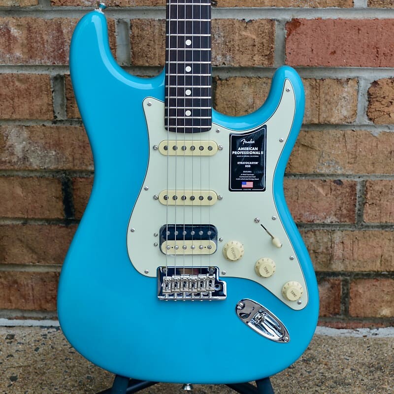 

Fender American Professional II Stratocaster HSS, накладка на гриф из палисандра, синий Майами American Professional II Stratocaster HSS, Rosewood Fingerbo...
