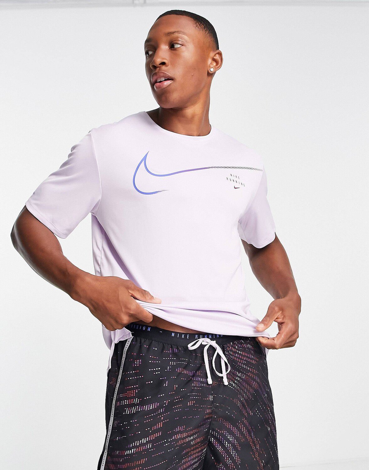 

Розовая футболка Nike Running Run Division Miler Swoosh