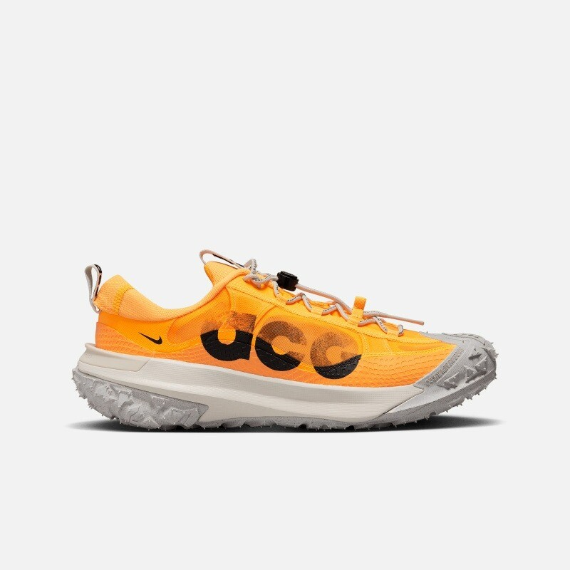 

Кроссовки Nike ACG Mountain Fly 2 Low Laser, белый/светло-оранжевый