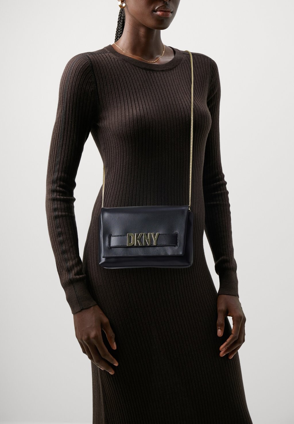 

Сумка на плечо PILAR CLUTCH DKNY, черный