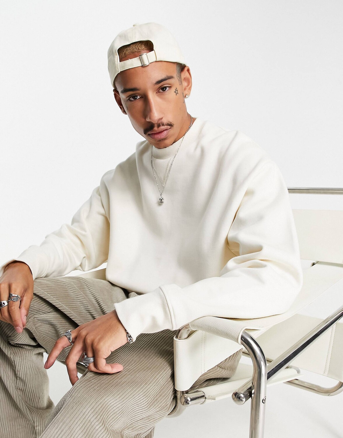 

Белая плотная толстовка оверсайз ASOS DESIGN