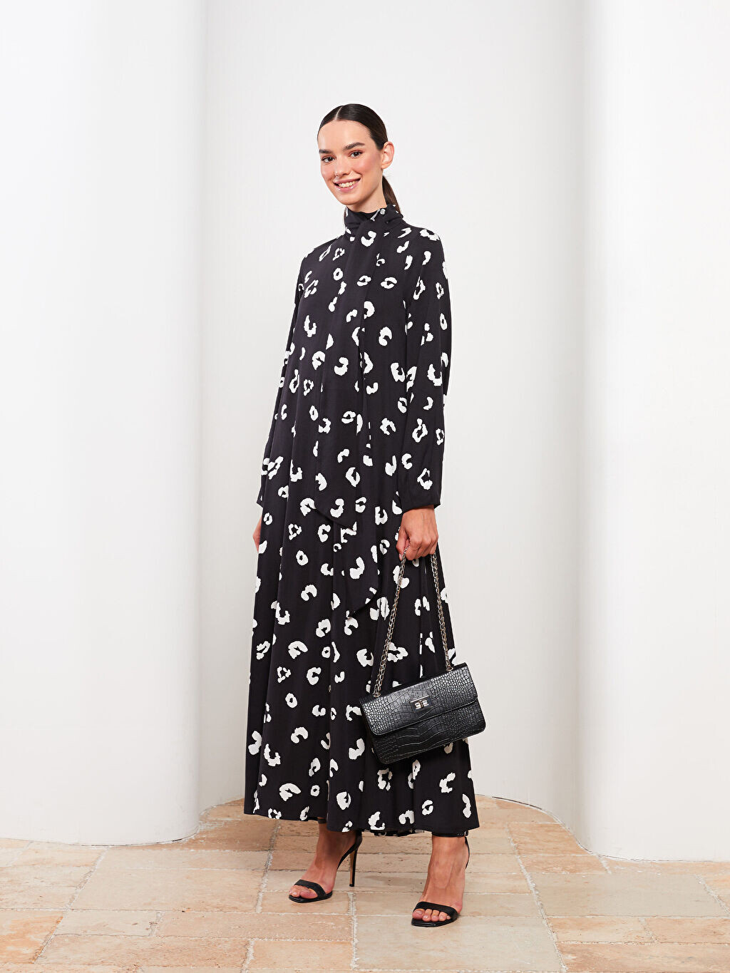 

Женское платье из вискозы с длинным рукавом и воротником-застёжкой LCW Modest