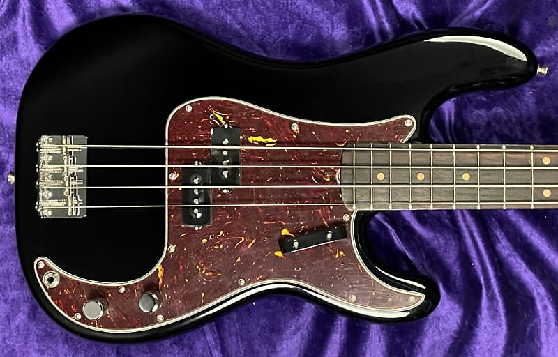 

Fender AM Vintage II 1960 P-Bass, черный глянец / палисандр Fender American Vintage 2 Precision Bass