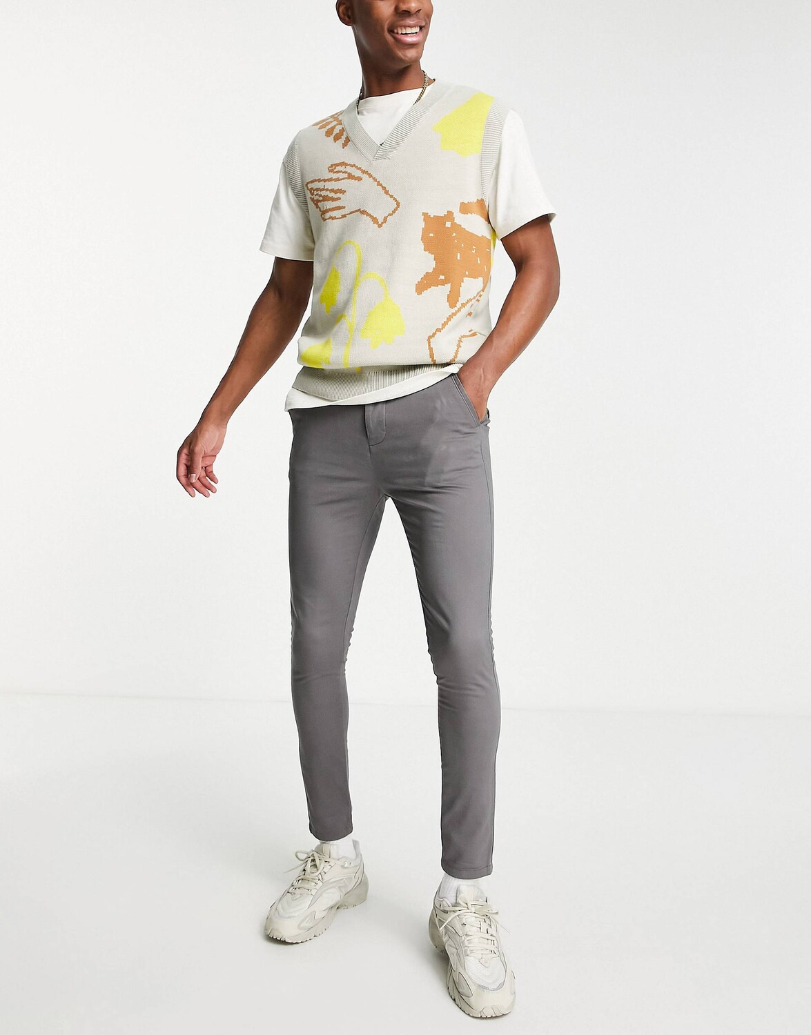 

Темно-серые супероблегающие брюки чинос ASOS DESIGN Extreme, Серый