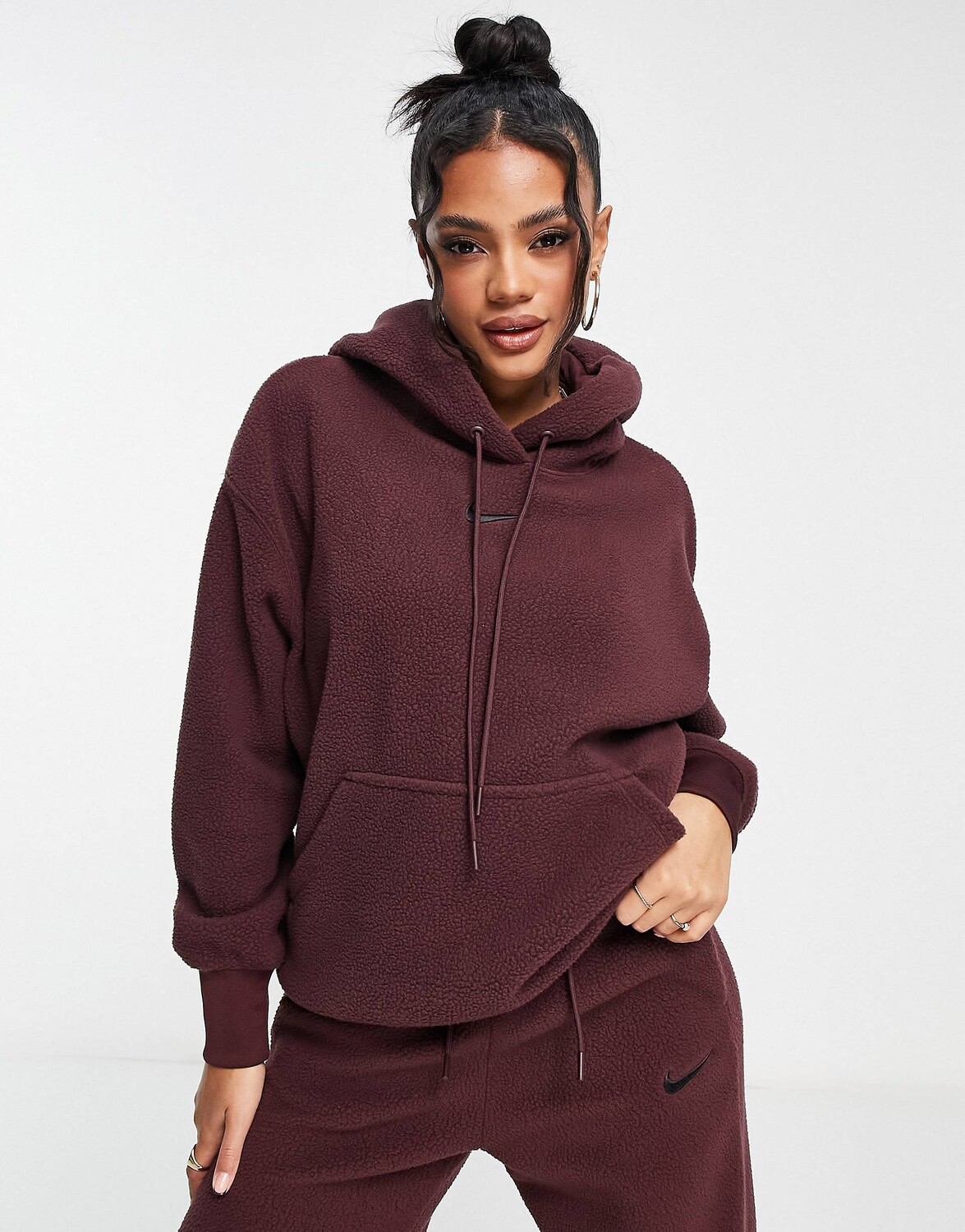 

Бордовая плюшевая толстовка с капюшоном Nike