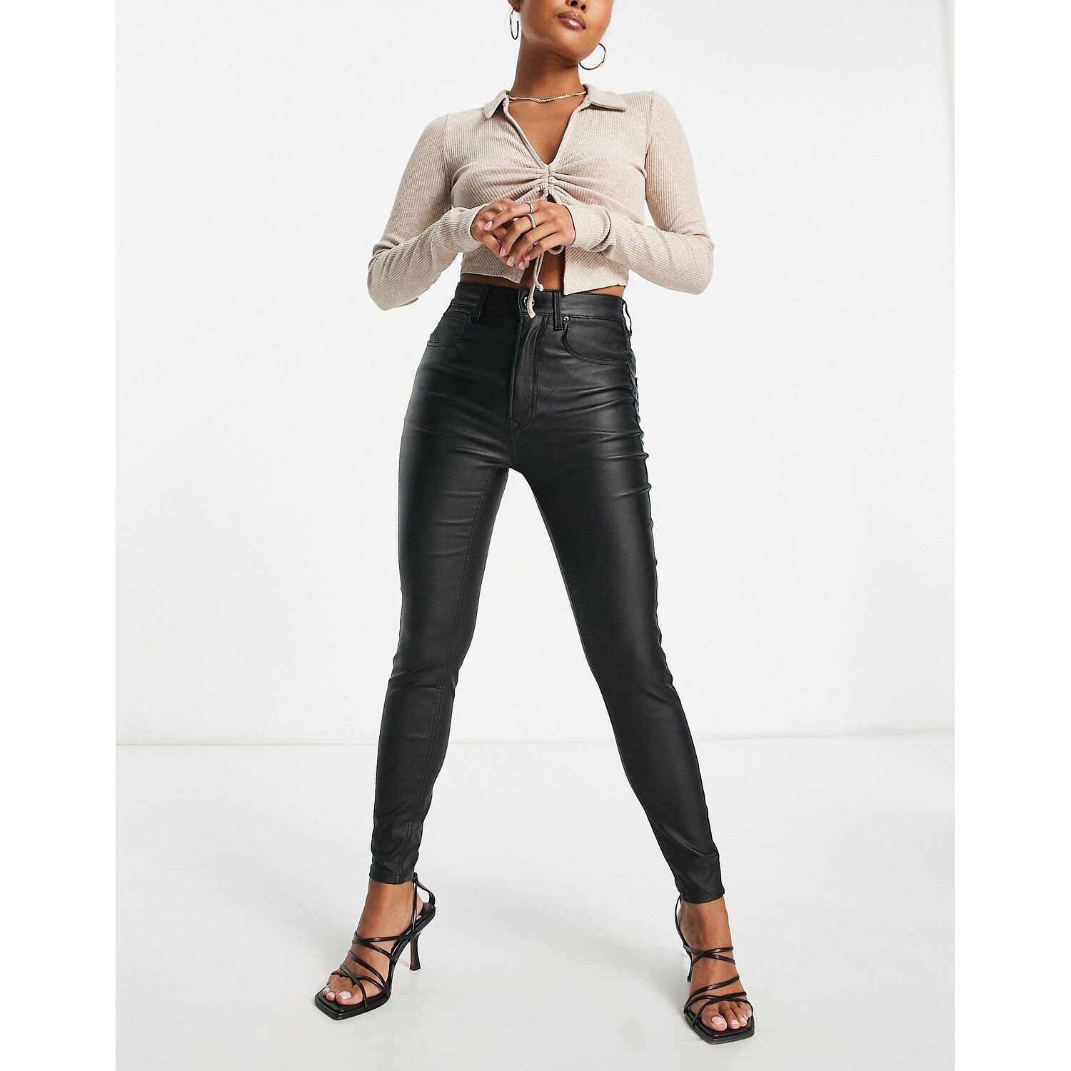 

Джинсы Stradivarius Petite Skinny Coated High Waist, черный