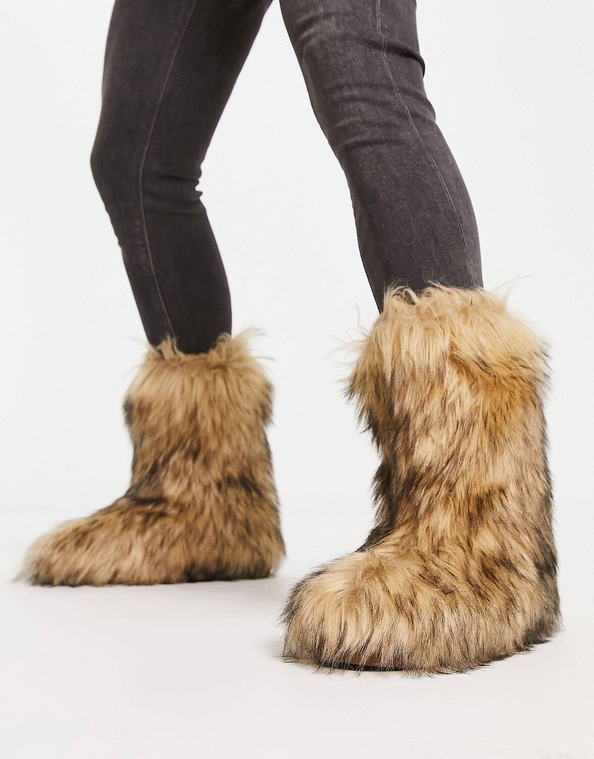 

Коричневые сапоги из искусственного меха теленка ASOS DESIGN