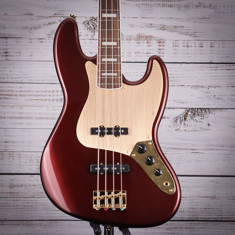 

Золотое издание Jazz Bass Gold Edition к 40-летию Squier | Рубиново-красный