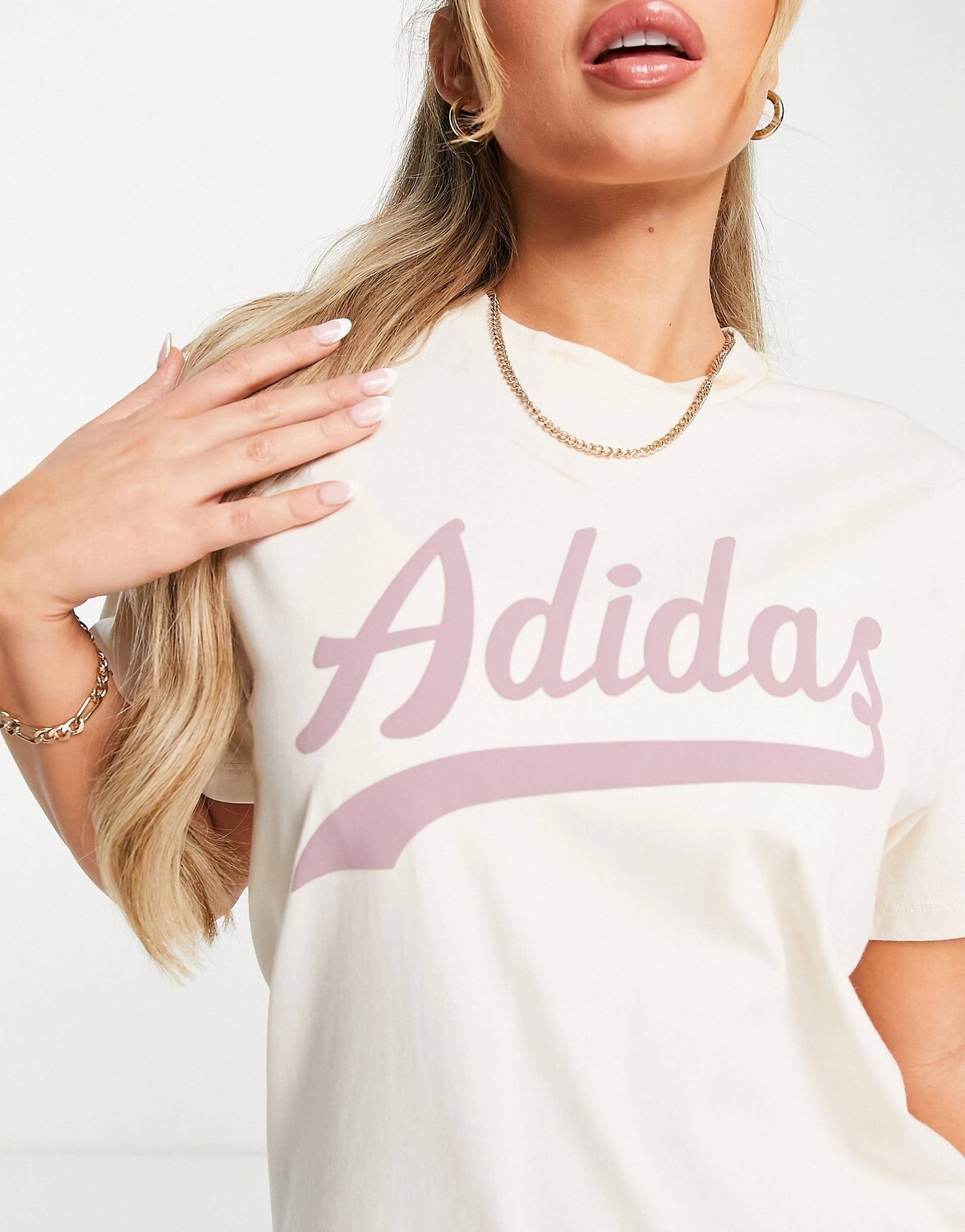 

Кремовая футболка с графическим принтом adidas Originals