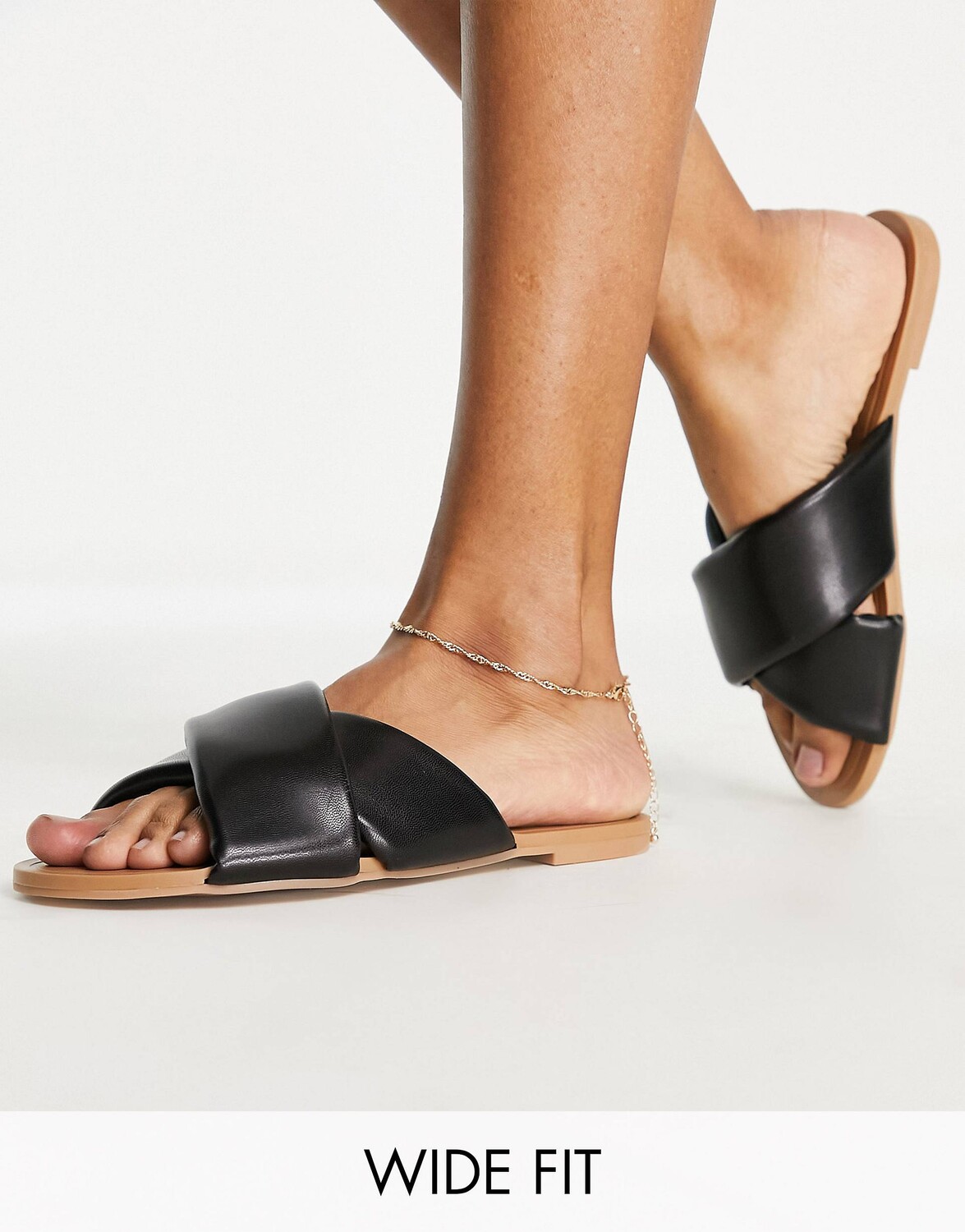 

Черные стеганые мюли на плоской подошве из флока широкого кроя ASOS DESIGN