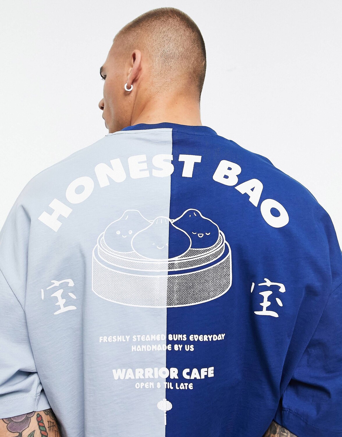

Свободная футболка синего цвета с мультяшным принтом на спине ASOS DESIGN