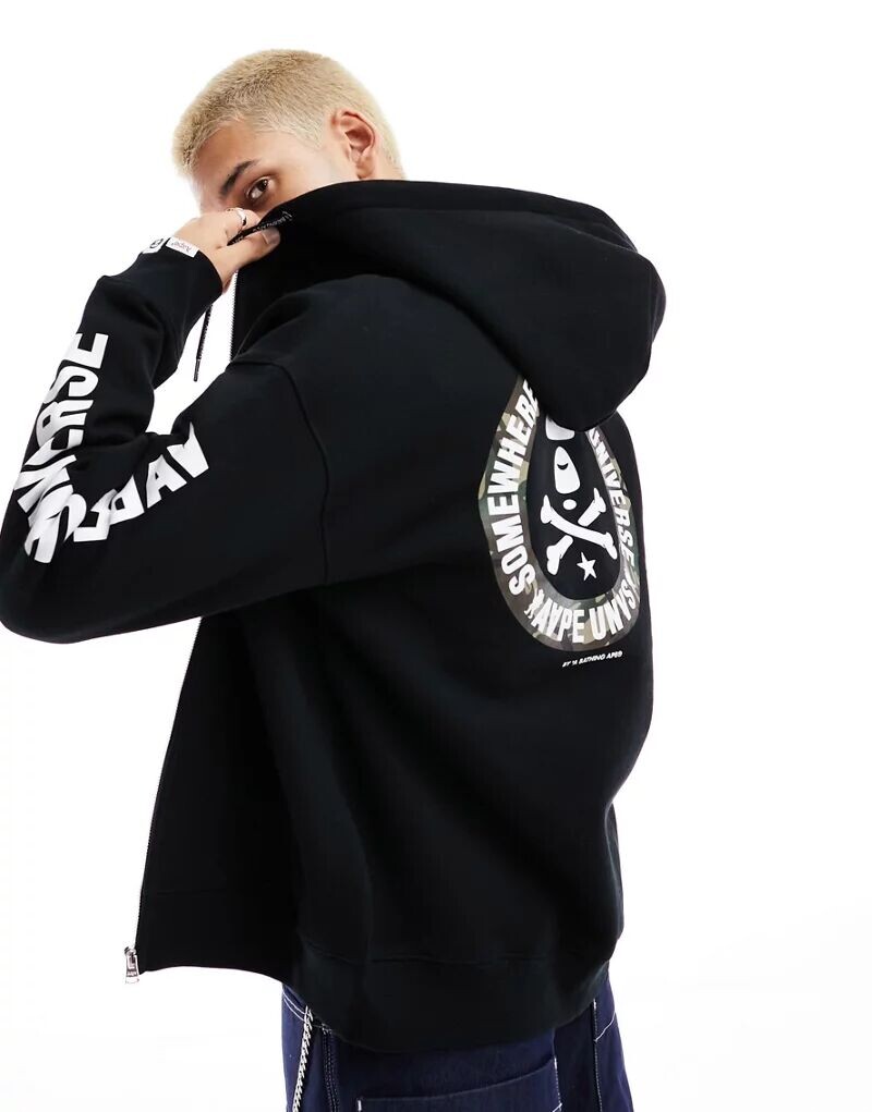 

Черная худи AAPE by A Bathing Ape с Х-образным принтом в виде костей на спине