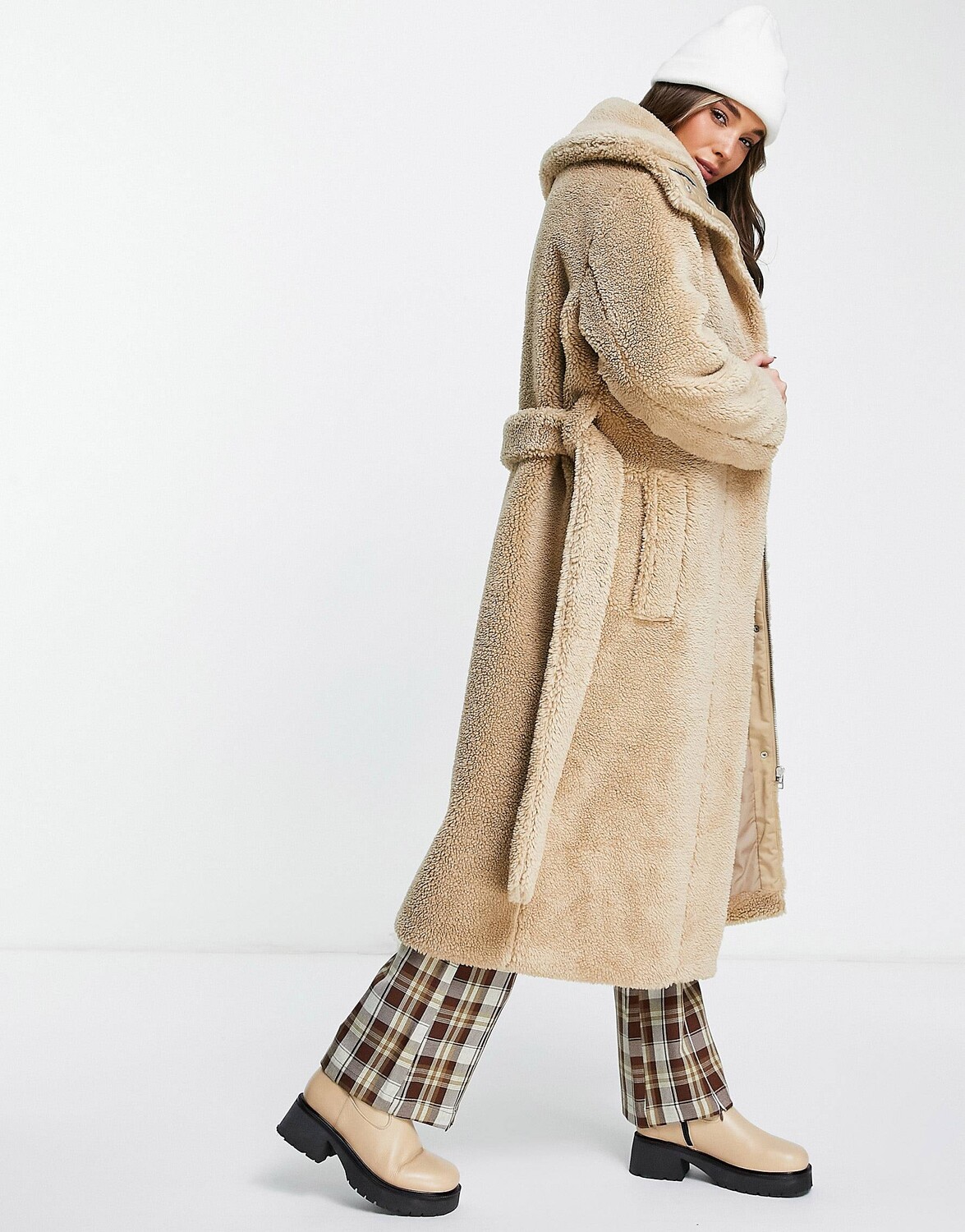 

Верблюжья длинная парка с нашивками ASOS DESIGN borg