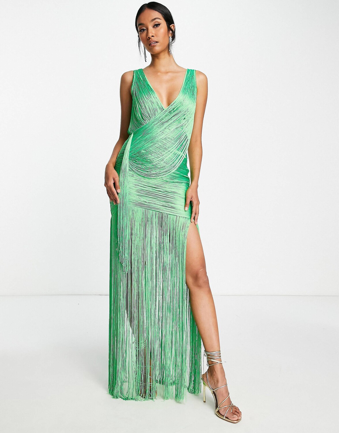 

Зеленое платье макси с драпировкой и бахромой ASOS DESIGN