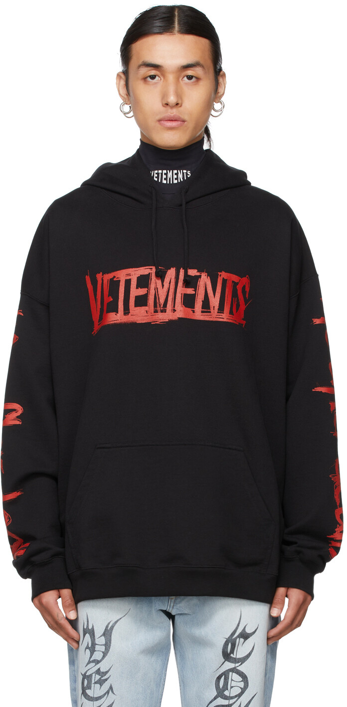 

Черно-красная худи с логотипом World Tour VETEMENTS