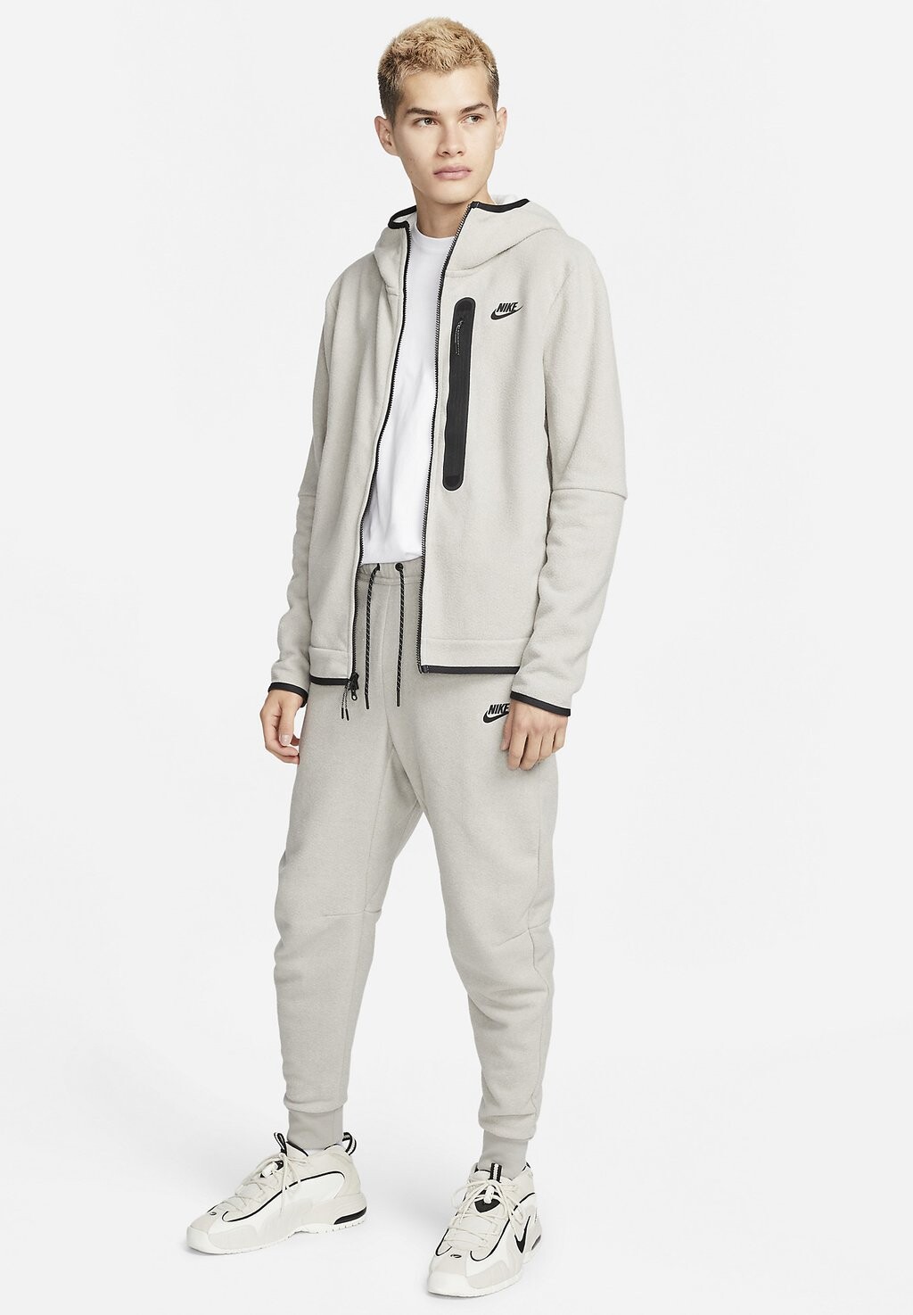 

Толстовка на молнии Nike Tech Fleece Fz Winter Hd, черный булыжник