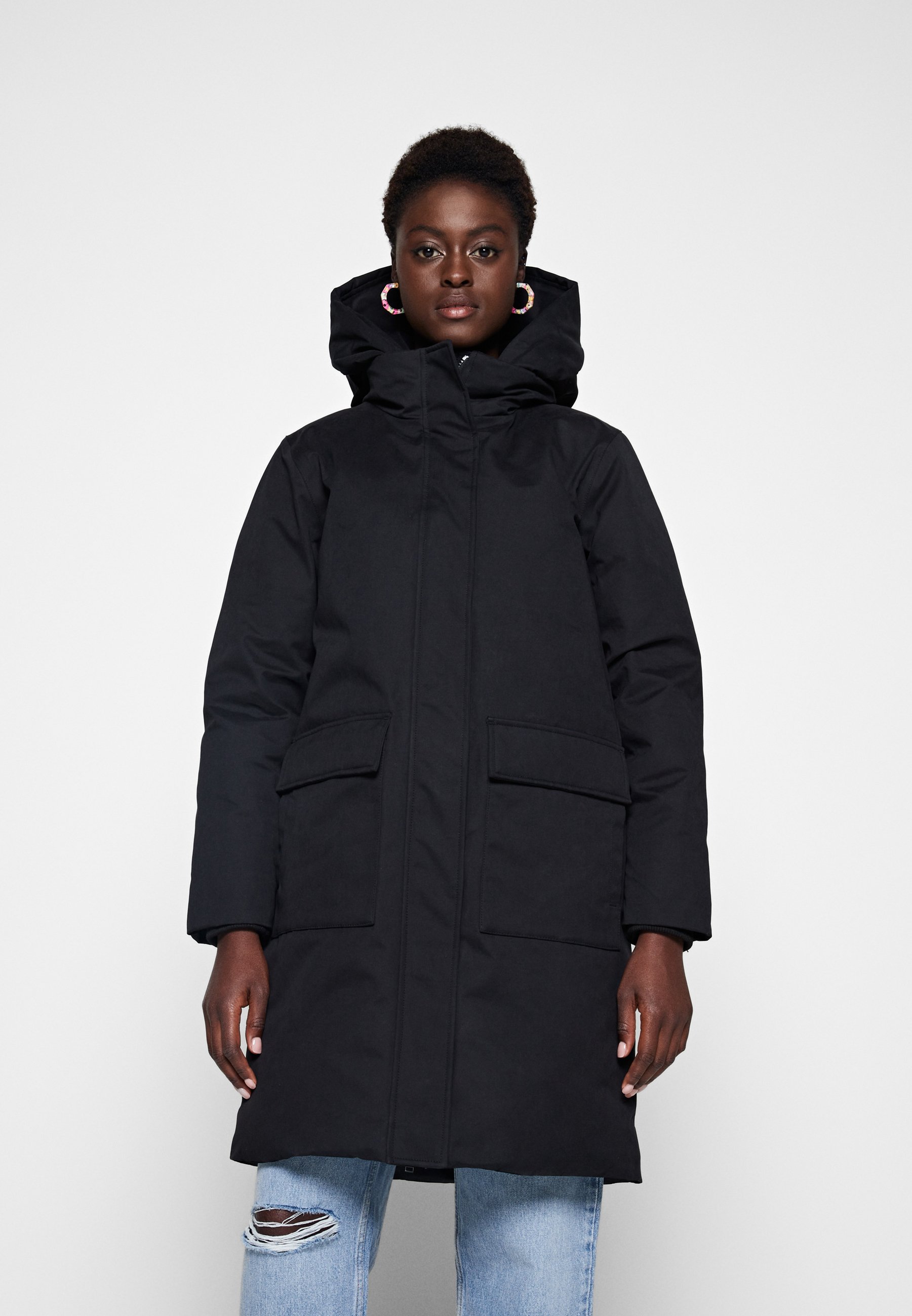 Пальто зимнее Minimum, черный