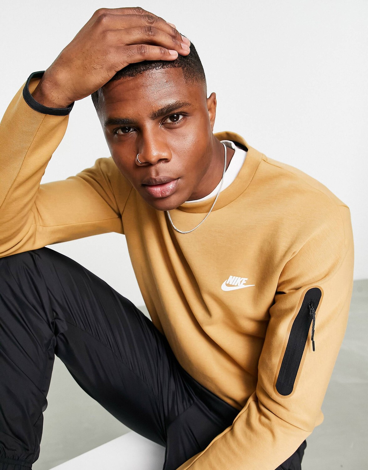 

Толстовка с круглым вырезом Nike Tech Fleece золотистого цвета