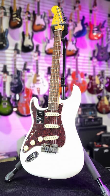 

Гитара Fender American Ultra Stratocaster, арктический жемчужный