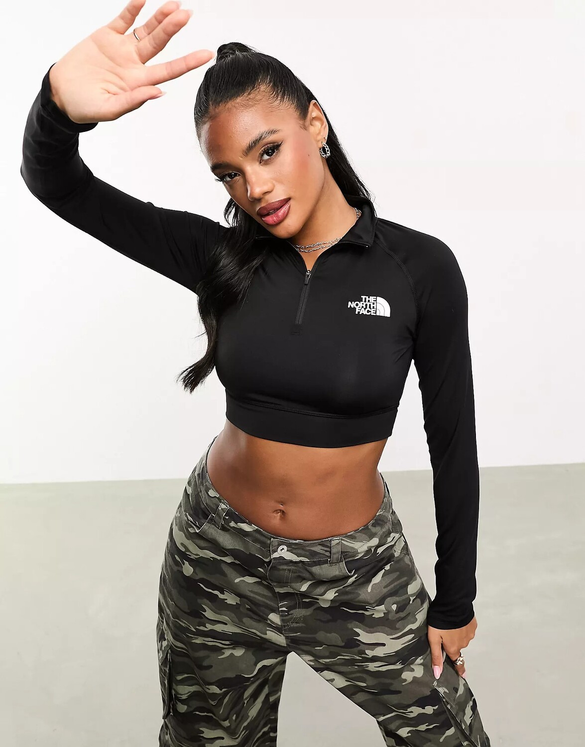 

Лонгслив The North Face Training Mururata 1/4 Zip, черный