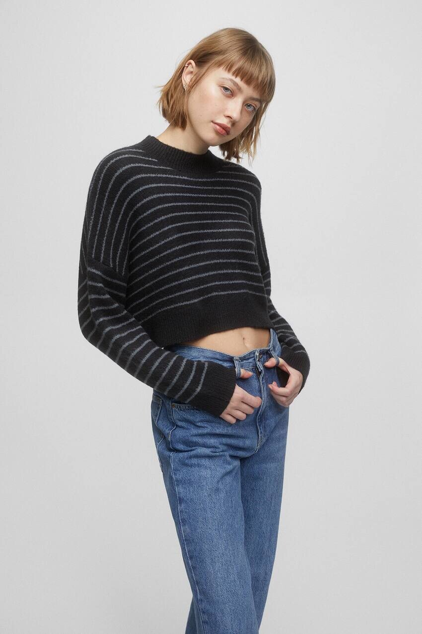 

Полосатый свитер с воротником-стойкой Pull&Bear, блеский черный