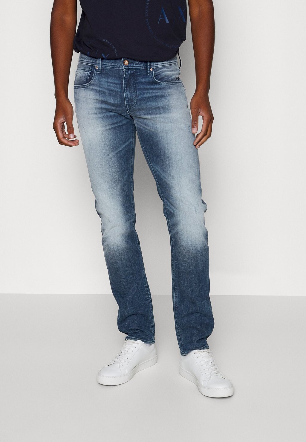 

Джинсы облегающего кроя Armani Exchange