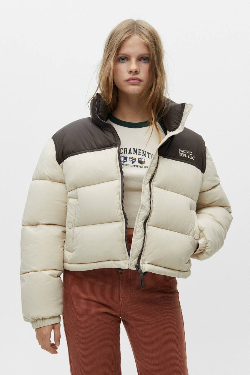 

Короткая пуховая куртка Pull&Bear, песочный