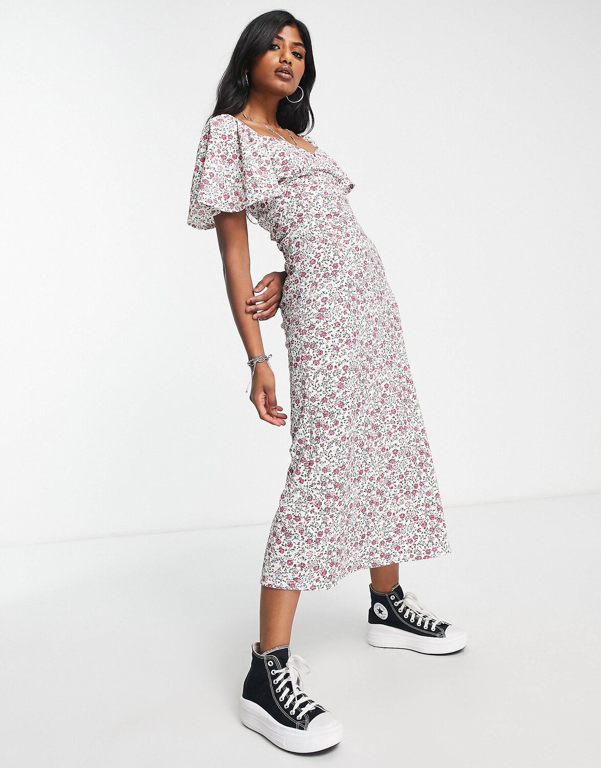 

Кремовое платье миди с мятыми рукавами и завязками ASOS DESIGN с розовым цветочным принтом ASOS DESIGN