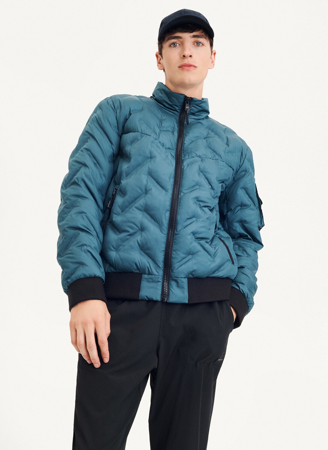 

Бомбер стеганый DKNY, Черный