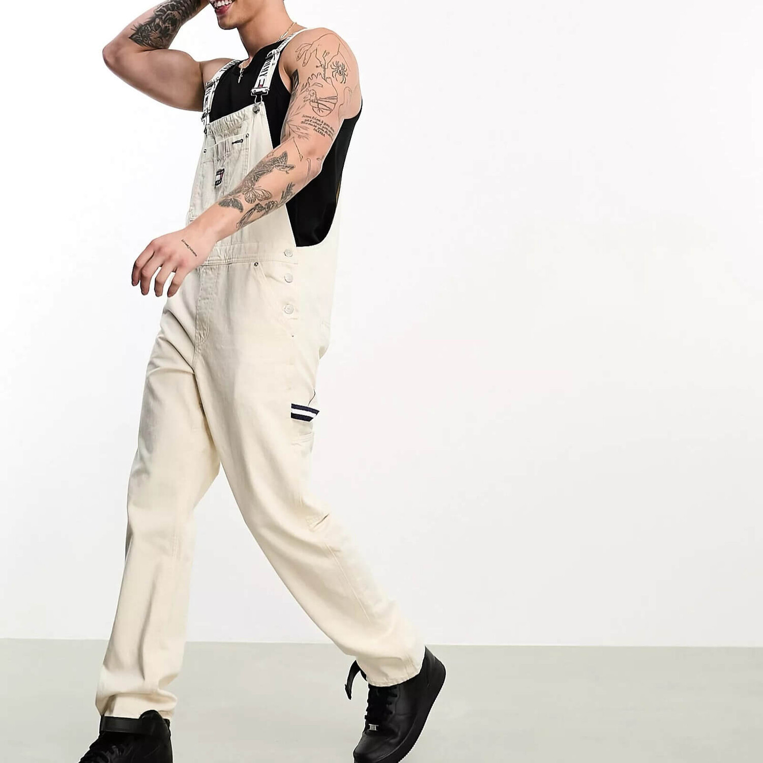 

Комбинезон джинсовый Tommy Jeans, бежевый