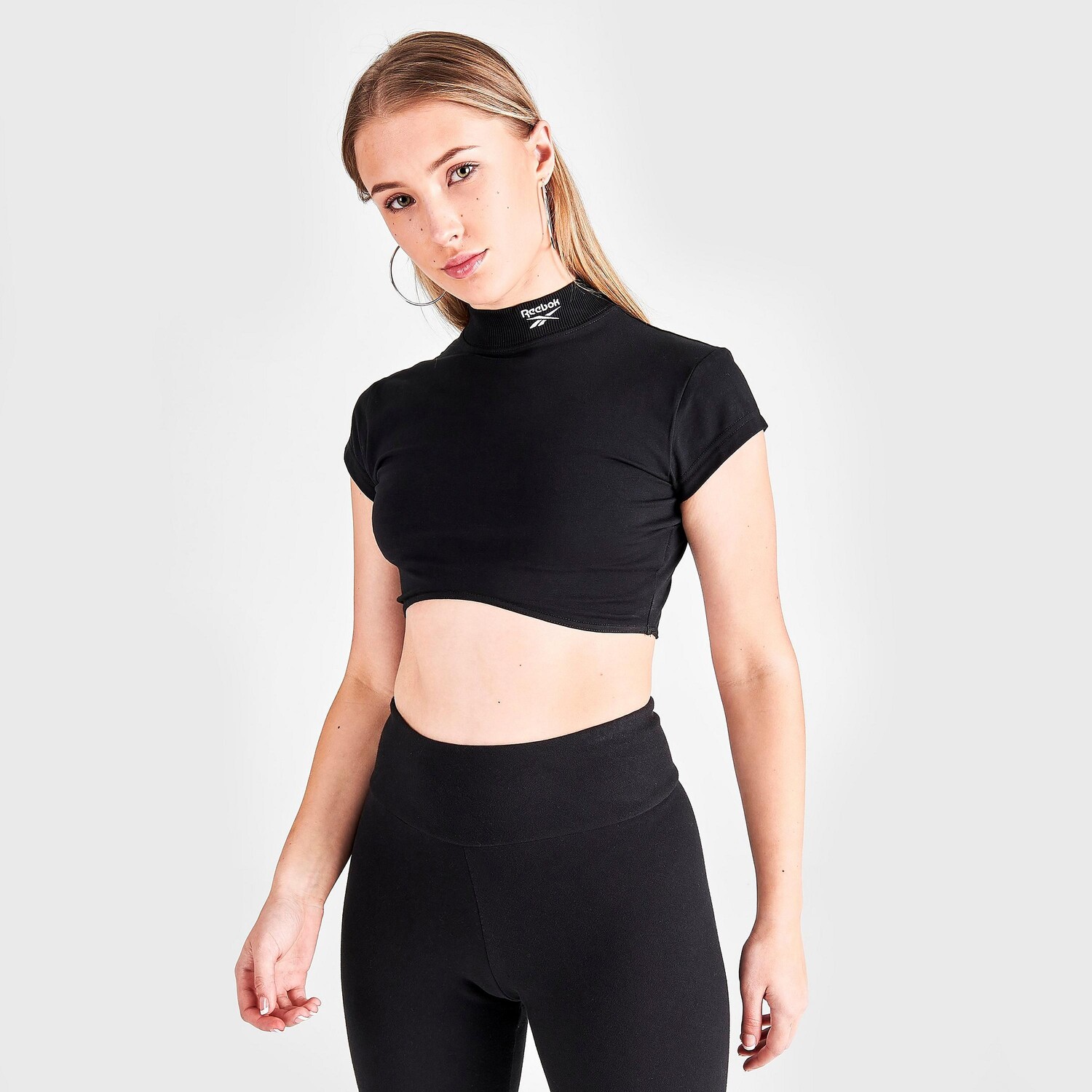 

Женская футболка Reebok Classics, черный