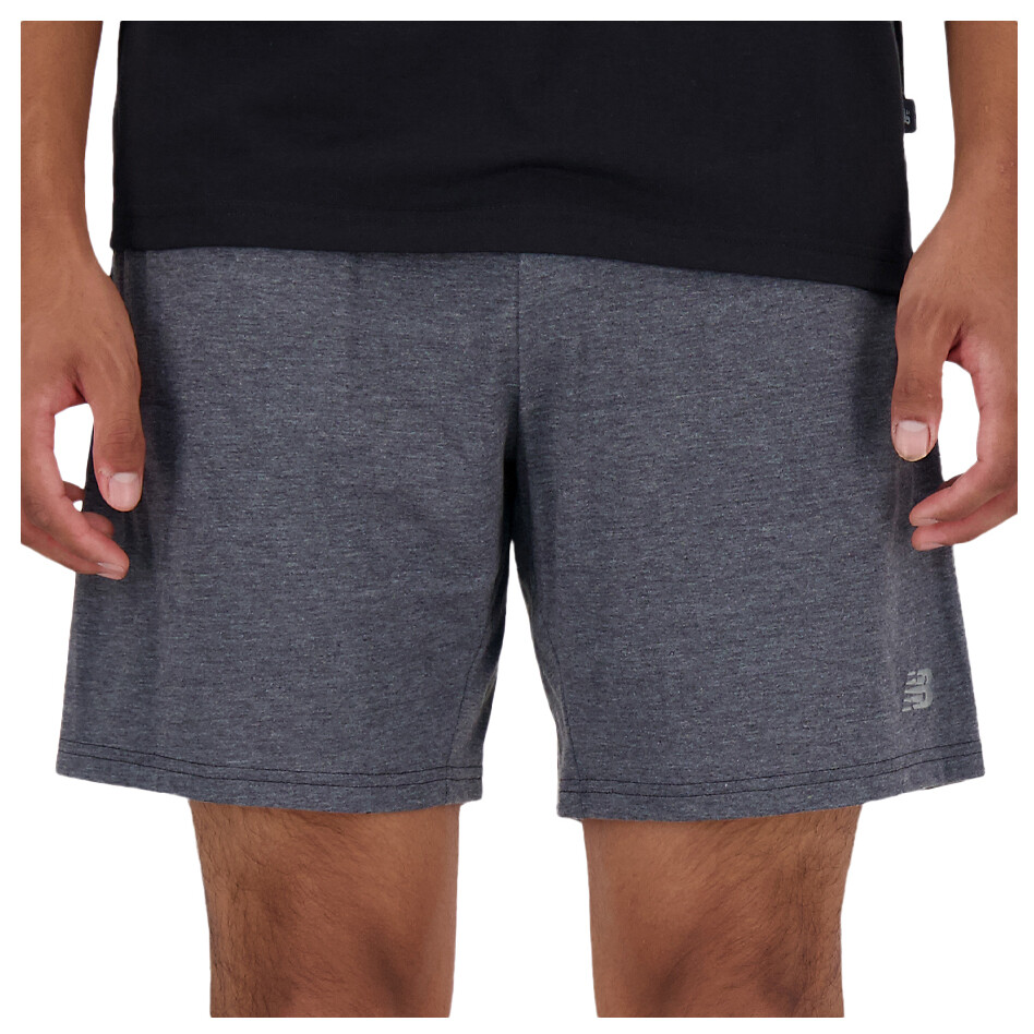 цена Тренировочные брюки New Balance Sport Essentials Short 7'', черный