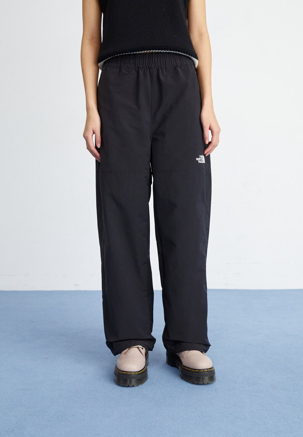 

Брюки EASY WIND PANT The North Face, цвет black
