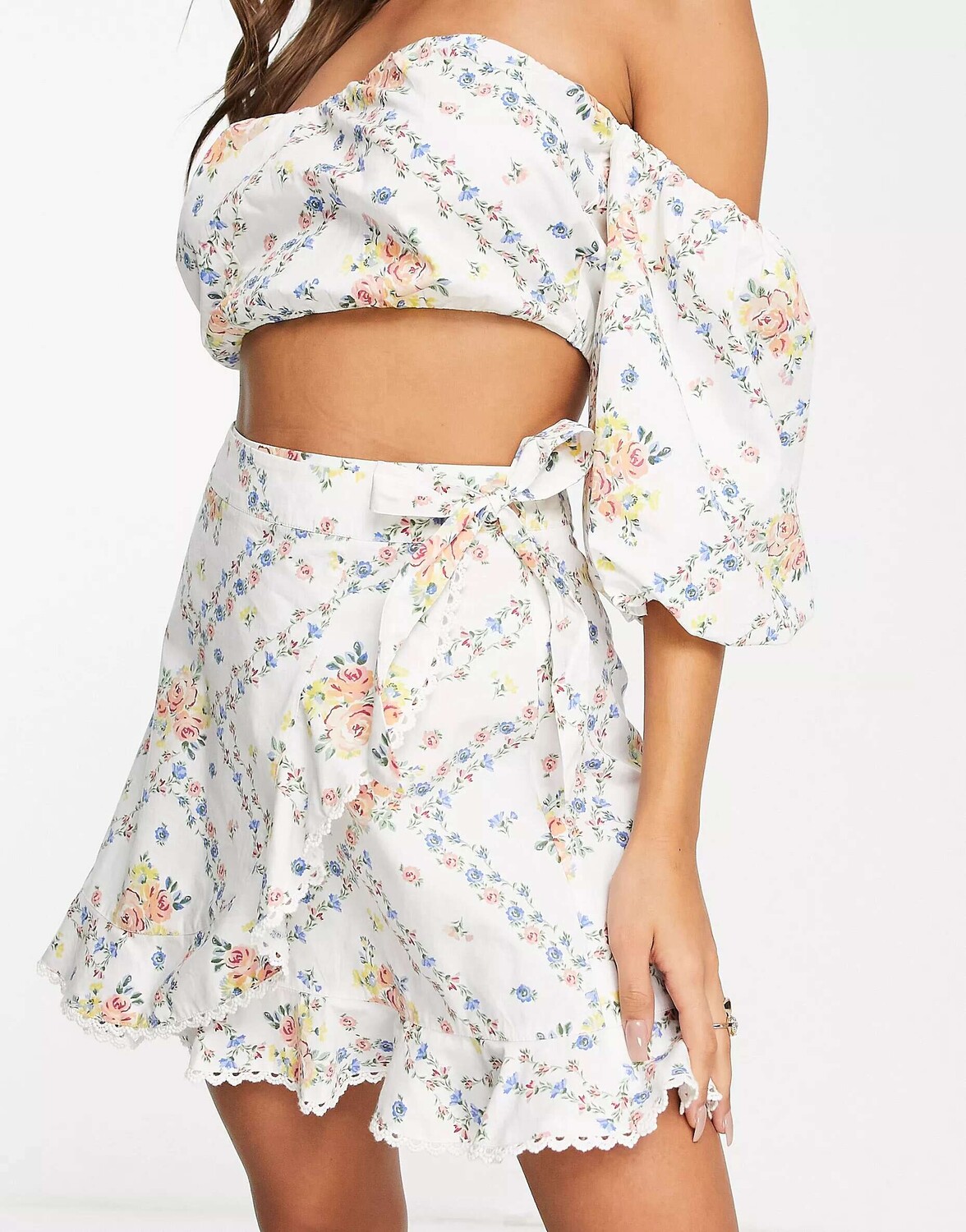 

Координатная юбка с оборками и запахом Miss Selfridge Цветочные обои