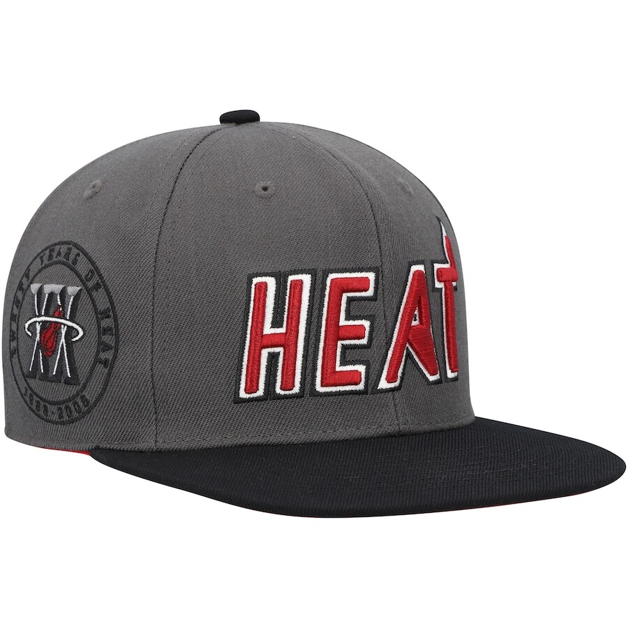 

Бейсболка Mitchell & Ness Miami Heat, серый