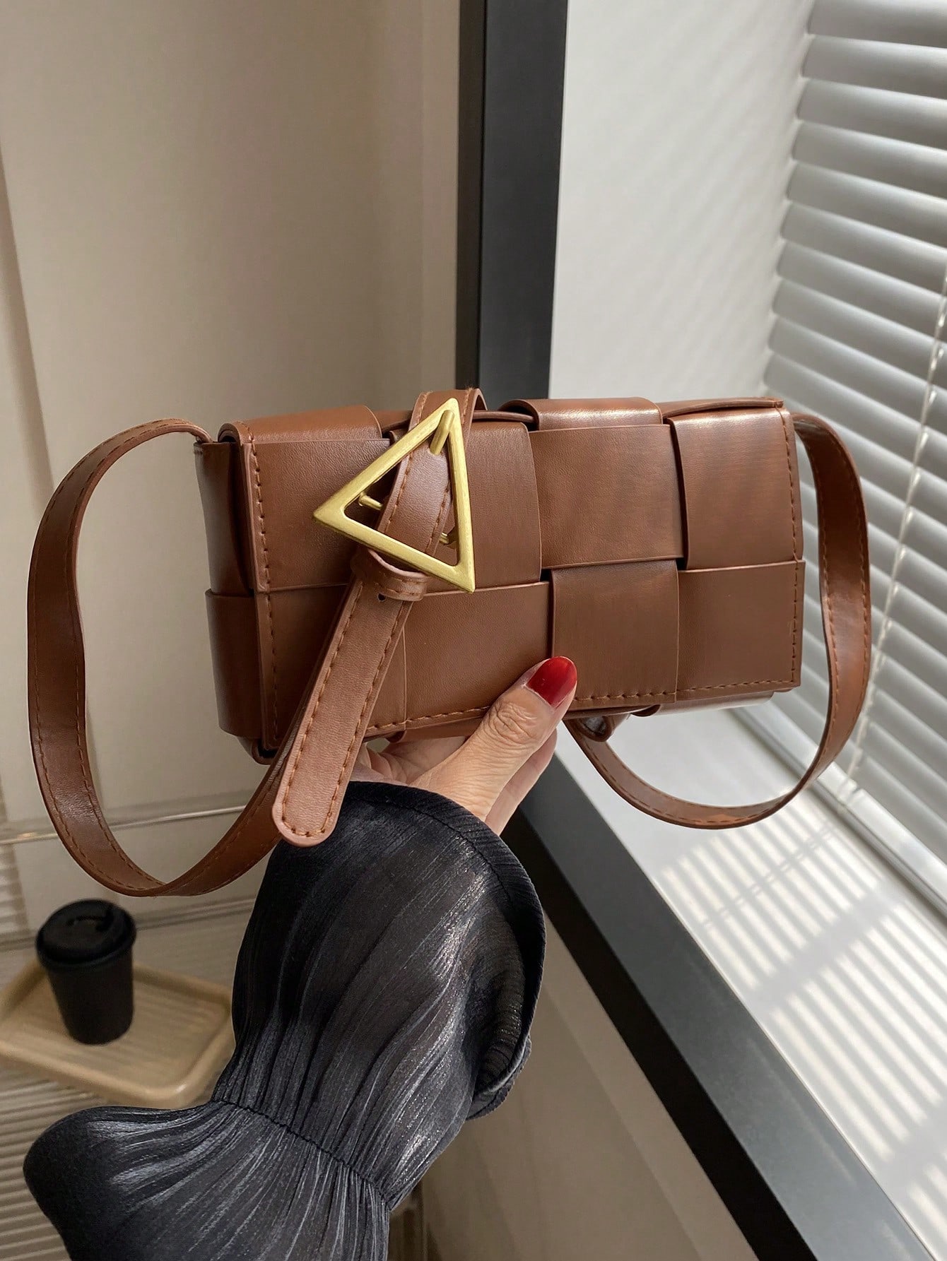 Маленькая квадратная сумка через плечо на одно плечо с уникальным индивидуальным дизайном, коричневый
