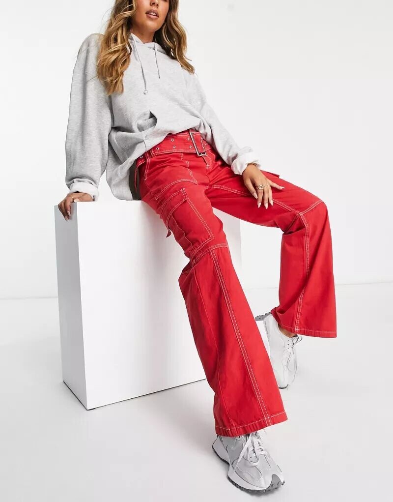 

Красные расклешенные брюки карго с поясом ASOS