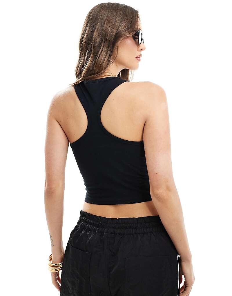 

Черная майка-борцовка с вырезами на спине ASOS DESIGN