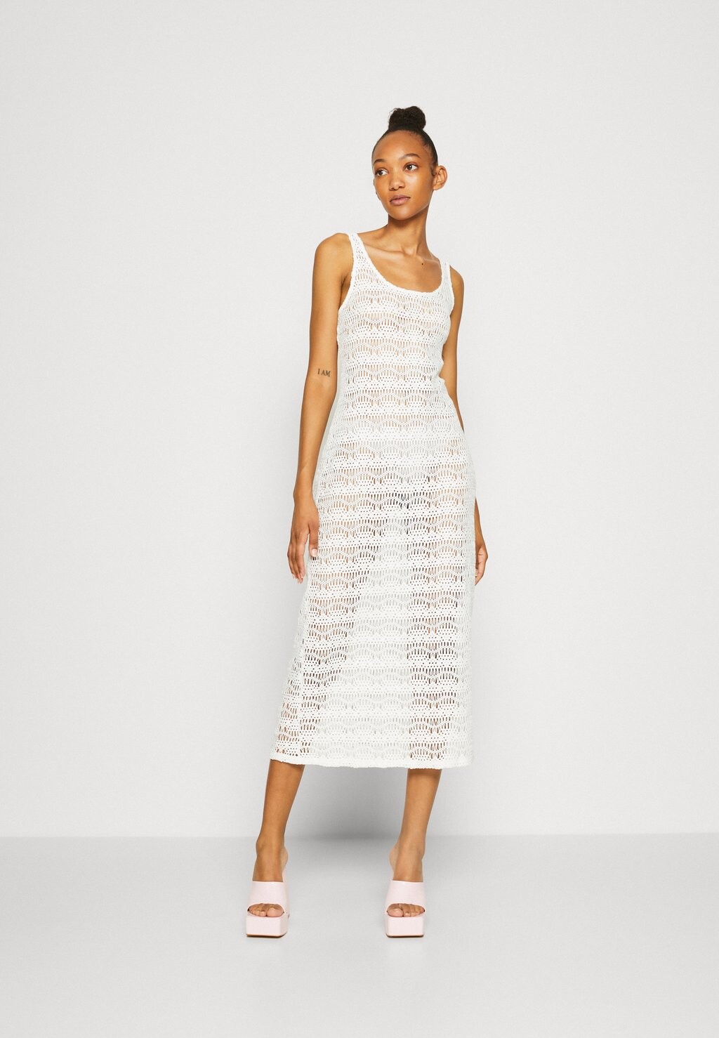 

Летнее платье Gina Tricot, белый