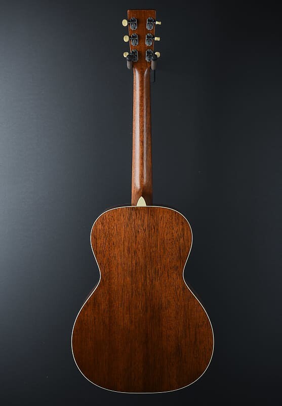 

Акустическая гитара Martin CEO-7