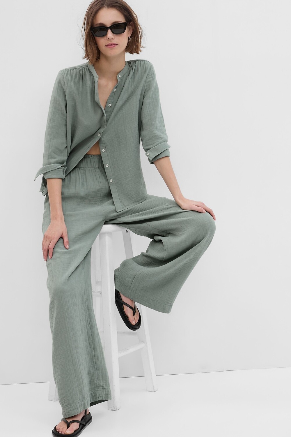 

Хлопковые широкие брюки из жатого материала Gap, зеленый