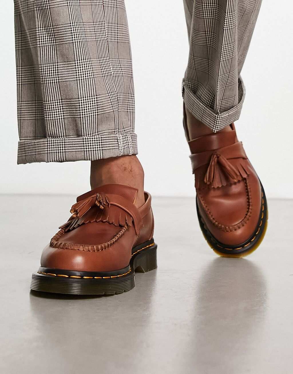 

Лоферы Dr Martens Adrian с кисточками светло-коричневого цвета