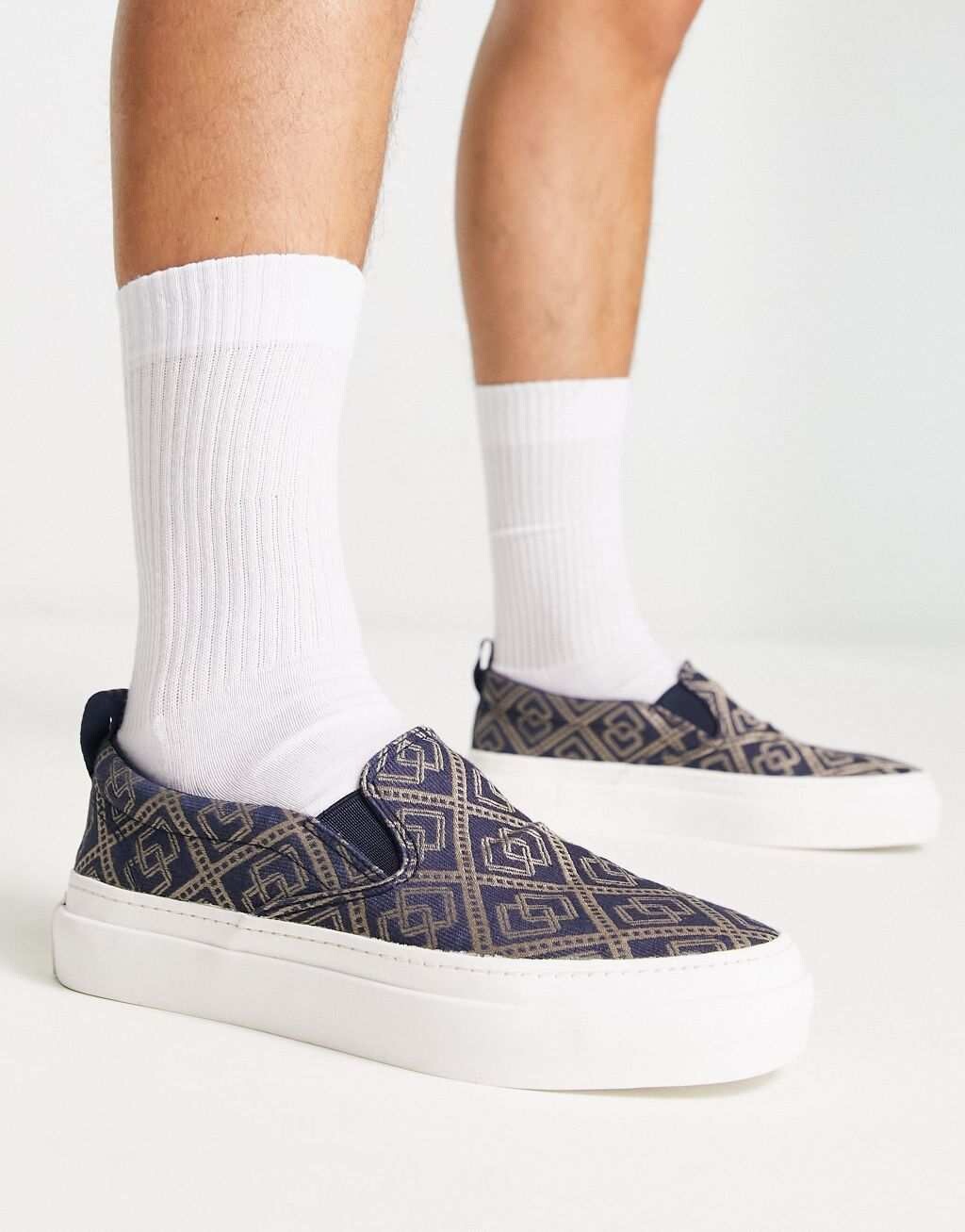 

Слипоны ASOS DESIGN с принтом в стиле барокко