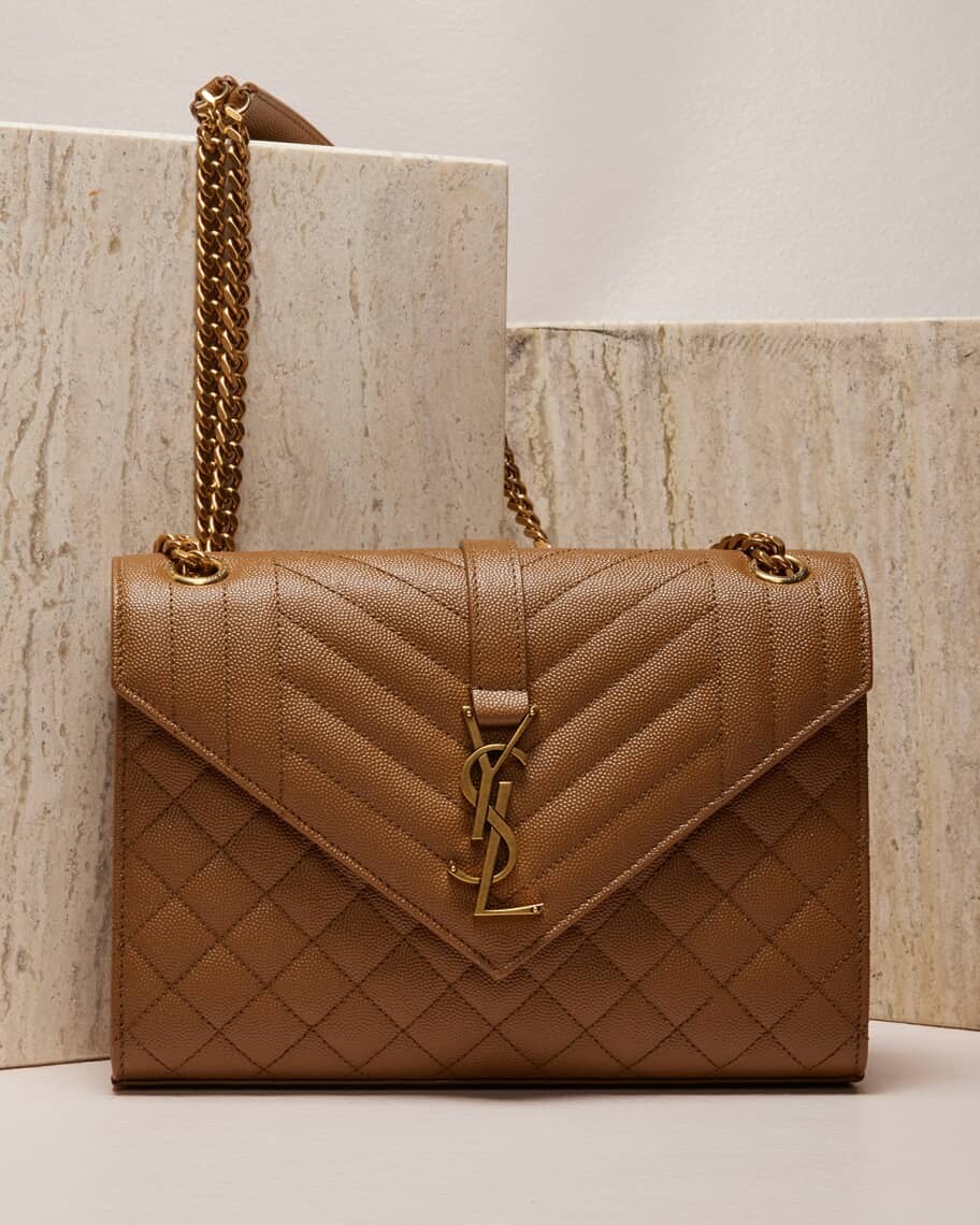 

Сумка-сэтчел Triquilt среднего размера YSL Monogram Grain de Poudre с V-образным клапаном Saint Laurent