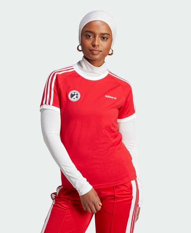

Футболка adidas, красный